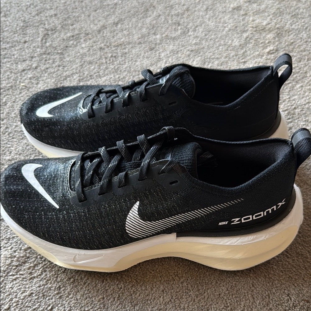 Nike Invincible 3 ZoomX Black/white size 8
